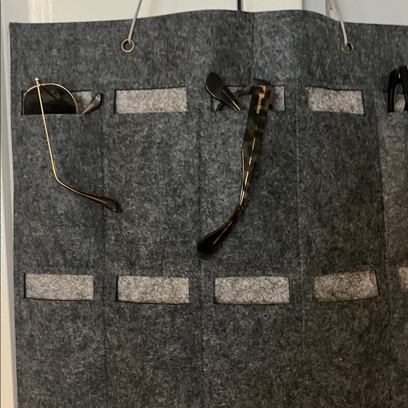 Hanging Eyeglasses organizer and protector - Picture 1 of 3